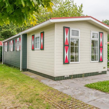 Chalet Op Vakantiepark In Baarland Villa Exterior foto